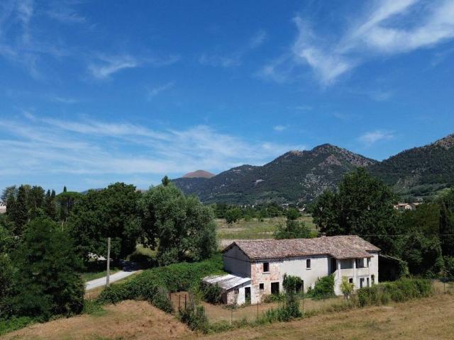 Rustico in vendita a Gubbio, Umbria