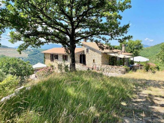 Rustico in vendita a Stazione di Camporeggiano, Gubbio