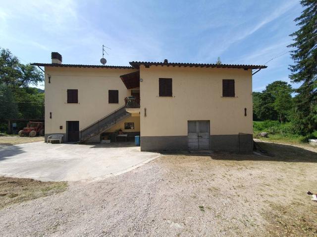 Rustico in vendita a Gubbio, Umbria