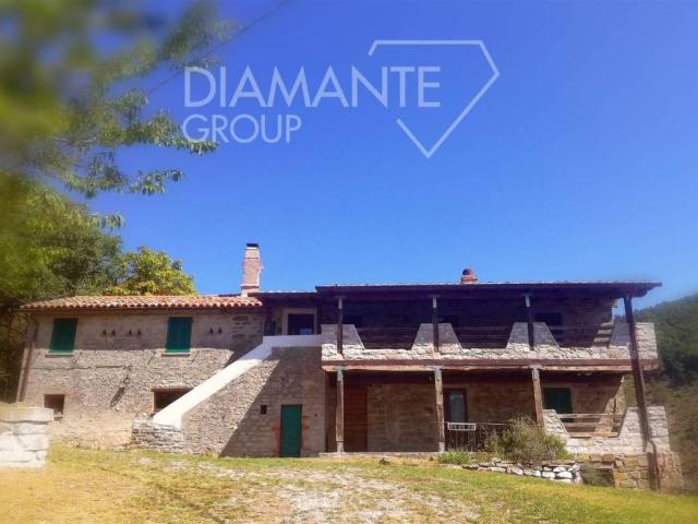Rustico in vendita a Gubbio, Umbria
