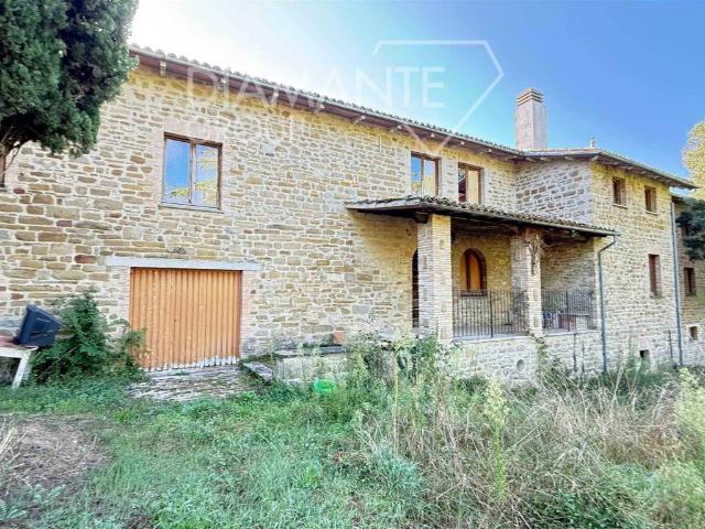 Rustico in vendita a Gubbio, Umbria