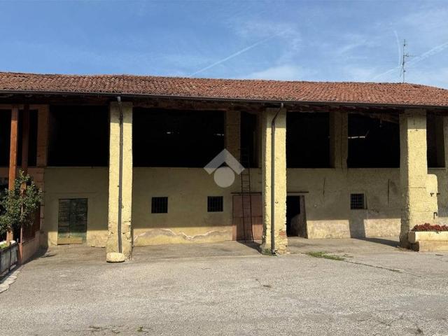 Rustico in vendita a Gussago, Brescia