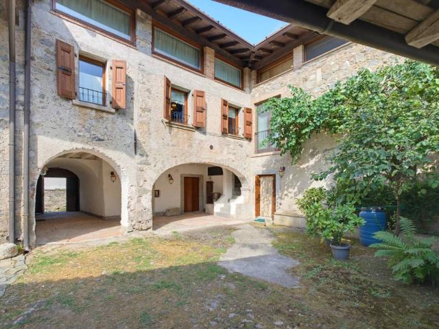 Rustico in vendita a Comunità montana della Valle Sabbia, Idro