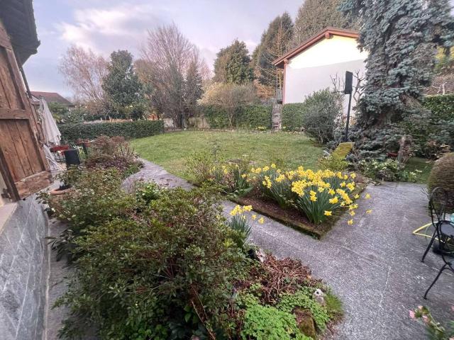 Rustico in vendita a Imbersago, Lombardia