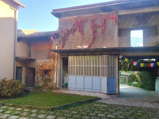 Rustico in vendita a Inverigo, Lombardia