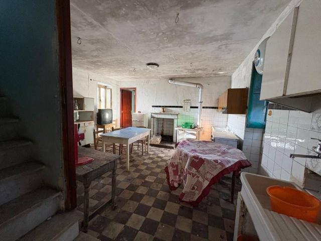Rustico in vendita a Isernia, Molise