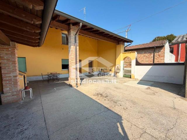 Rustico in vendita a Izano, Cremona