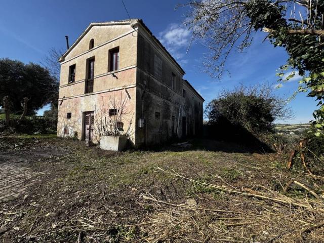 Rustico in vendita a Santa Lucia, Marche