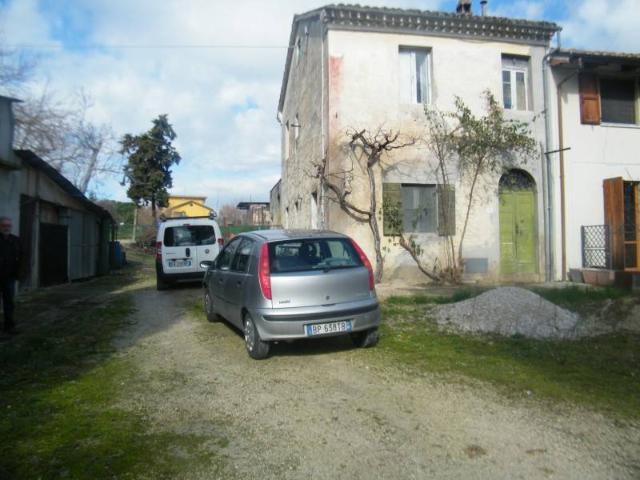 Rustico in vendita a Santa Lucia, Marche