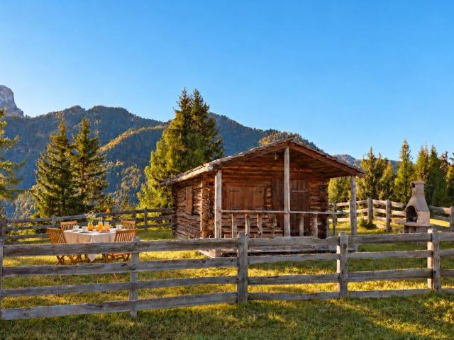 Rustico in vendita a Zona artejanala, La Val - Wengen - La Valle