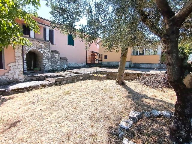 Rustico in vendita a Cancello, Labro