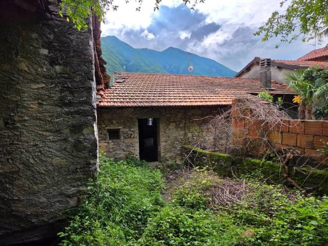 Rustico in vendita a Laglio, Lombardia