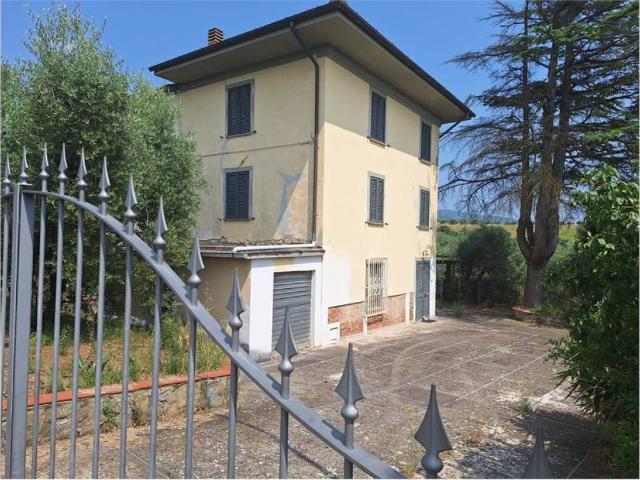 Rustico in vendita a Porciano, Lamporecchio