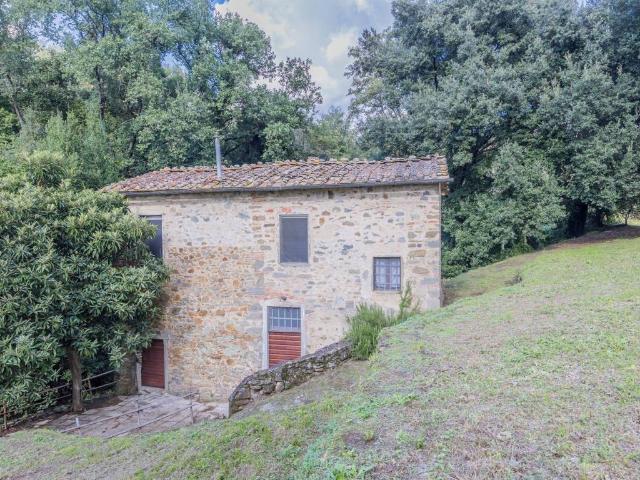 Rustico in vendita a Lamporecchio, Toscana