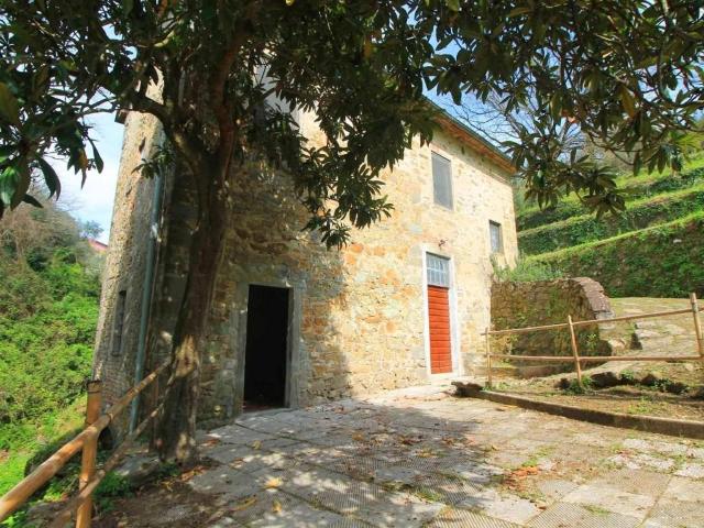 Rustico in vendita a Lamporecchio, Toscana
