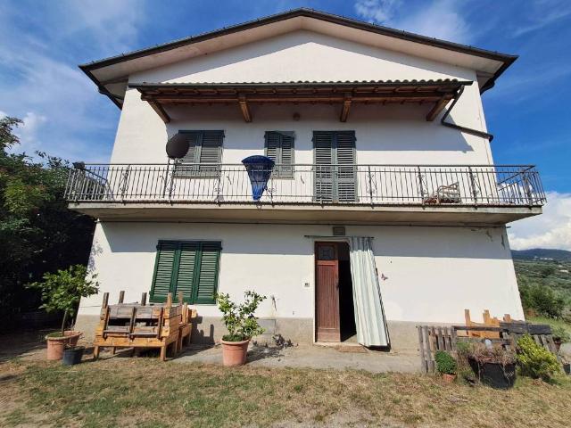Rustico in vendita a Porciano, Lamporecchio