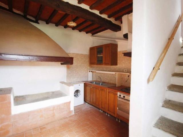 Rustico in vendita a Lamporecchio, Toscana