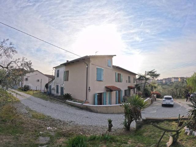 Rustico in vendita a Lamporecchio, Toscana