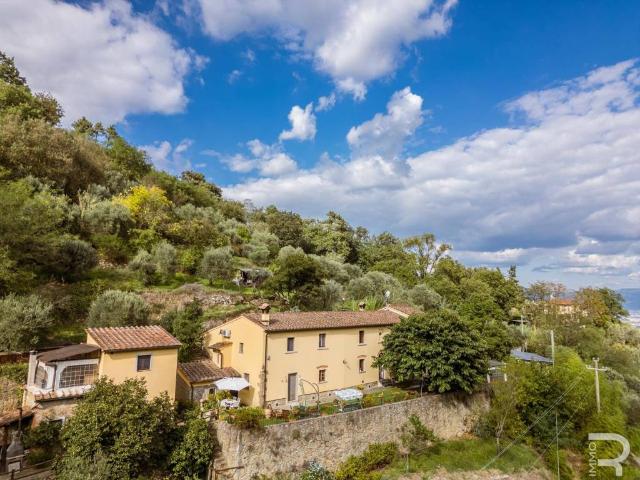 Rustico in vendita a Lamporecchio, Toscana