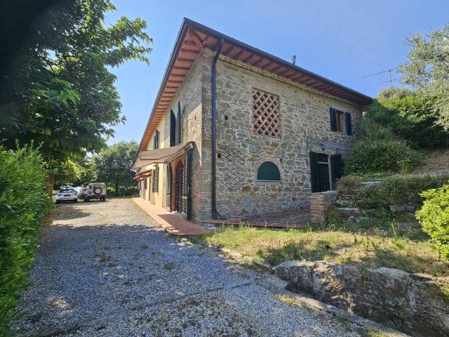 Rustico in vendita a Lamporecchio, Toscana