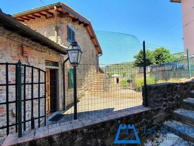 Rustico in vendita a Lamporecchio, Toscana