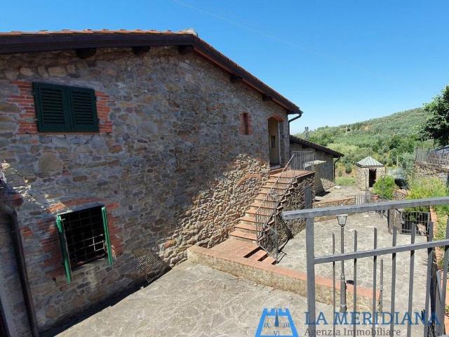 Rustico in vendita a Lamporecchio, Toscana