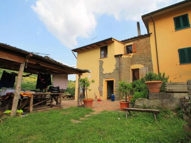 Rustico in vendita a Lamporecchio, Toscana