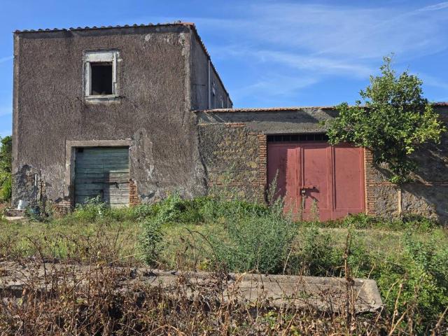 Rustico in vendita a Campoleone, Lanuvio