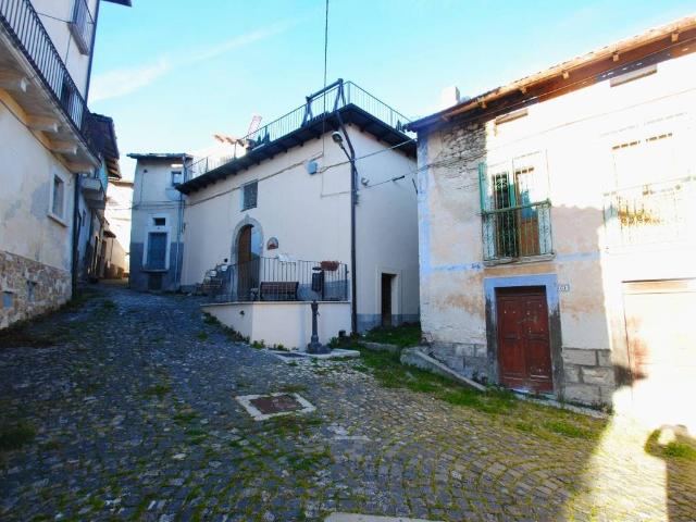Rustico in vendita a Tornimparte, Abruzzo