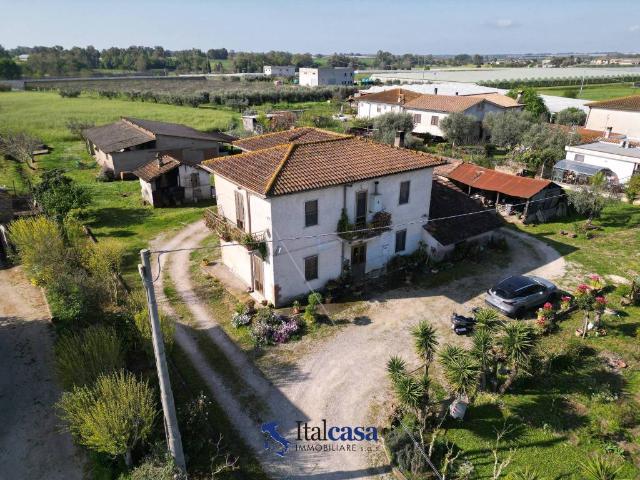 Rustico in vendita a Latina, Lazio