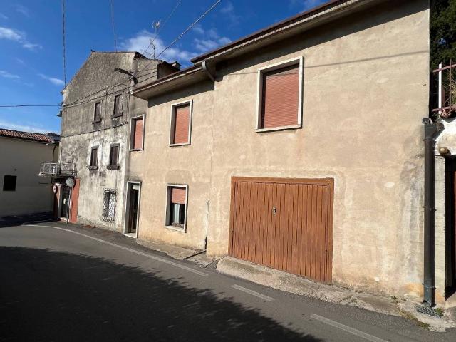 Rustico in vendita a Lavagno, San Briccio