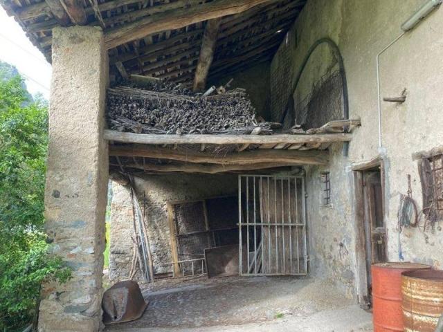 Rustico in vendita a Lecco, Lombardia