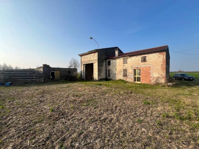 Rustico in vendita a Legnago, Veneto