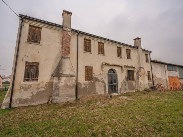 Rustico in vendita a Lendinara, Veneto