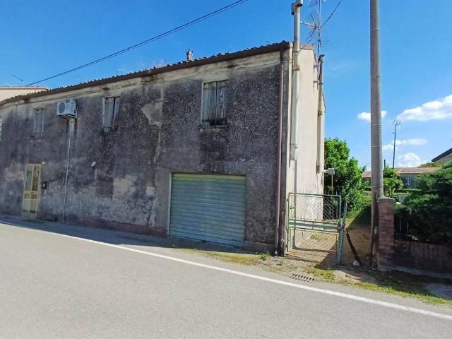 Rustico in vendita a Lendinara, Veneto