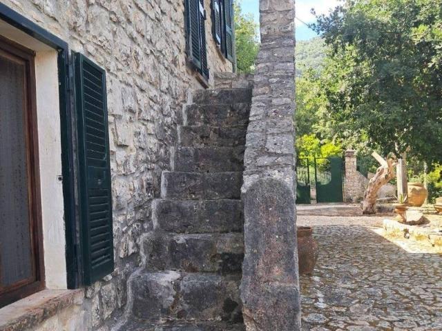 Rustico in vendita a Lenola, Lazio