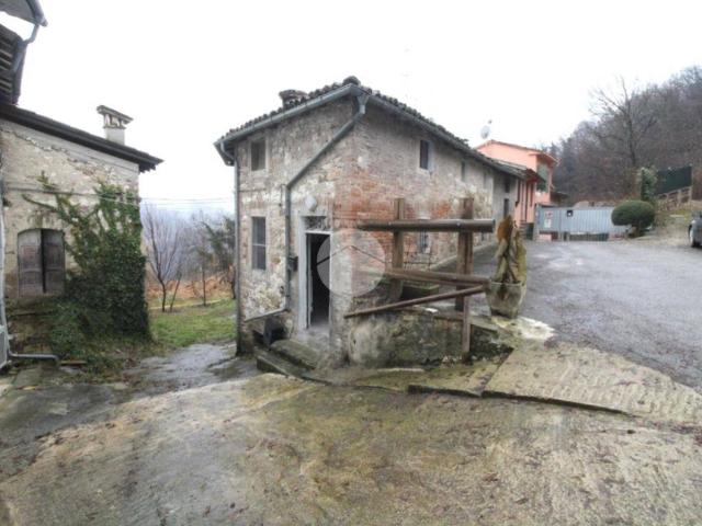 Rustico in vendita a Lesignano De' Bagni, Reggio Emilia