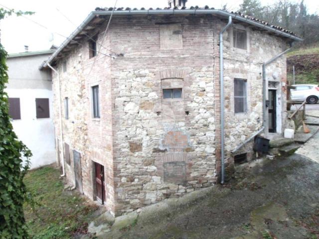 Rustico in vendita a Lesignano De' Bagni, Reggio Emilia