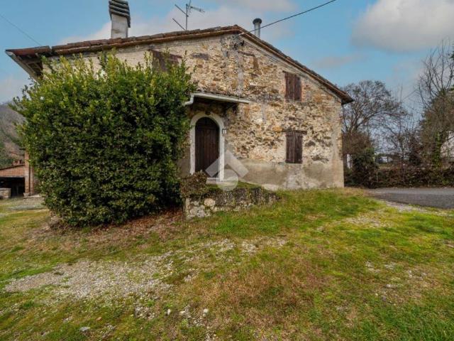 Rustico in vendita a Lesignano De' Bagni, Reggio Emilia