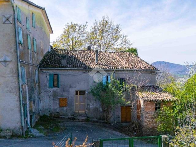 Rustico in vendita a Lesignano De' Bagni, Reggio Emilia