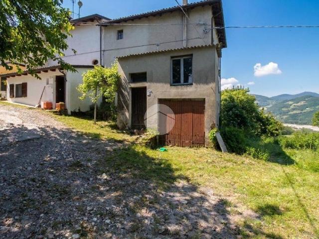 Rustico in vendita a Lesignano De' Bagni, Reggio Emilia
