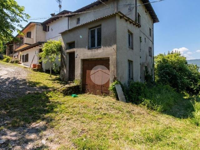Rustico in vendita a Lesignano De' Bagni, Reggio Emilia