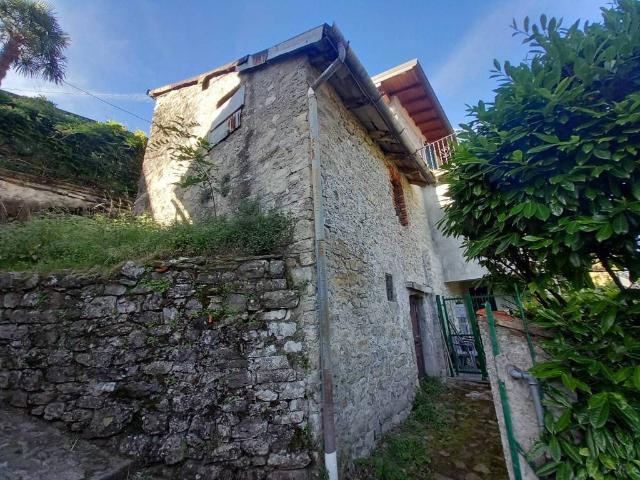 Rustico in vendita a Lezzeno, Lombardia