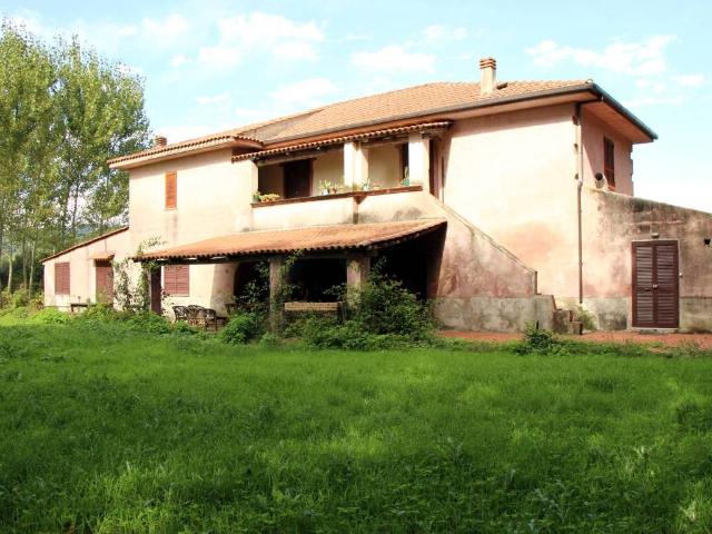 Rustico in vendita a Limatola, Campania