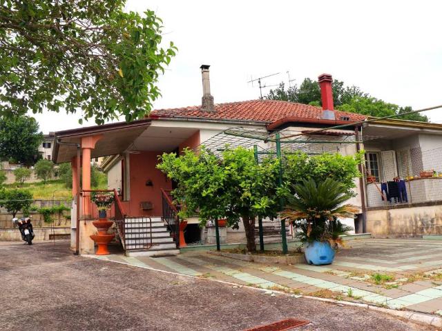Rustico in vendita a Limatola, Campania