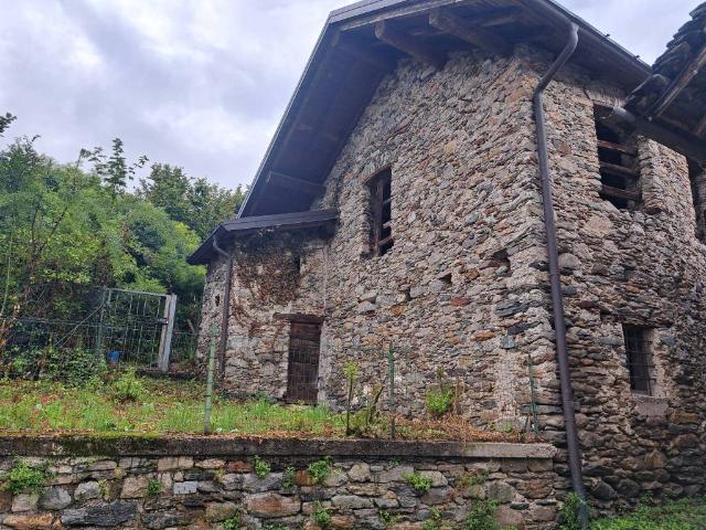 Rustico in vendita a Livo, Lombardia