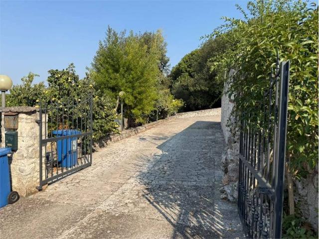Rustico in vendita a Locorotondo, Bari