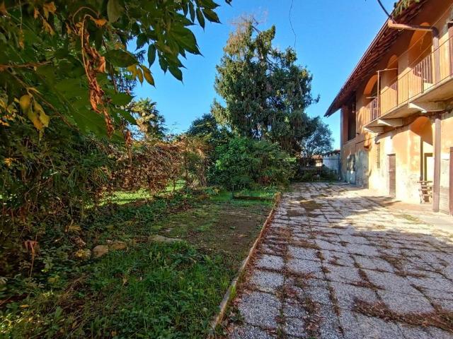 Rustico in vendita a Lonate Pozzolo, Lombardia
