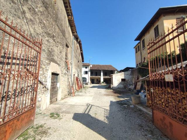 Rustico in vendita a Lonato, Lombardia