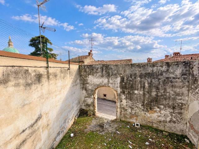 Rustico in vendita a Lonato, Lombardia